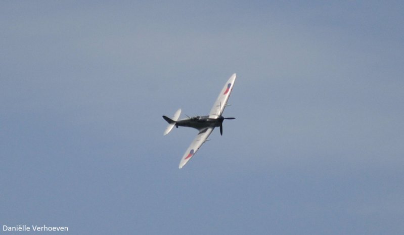 09spitfireonthulling17sept2016.jpg
